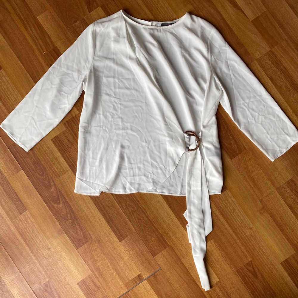 WHITE LONG SLEEVED TOP